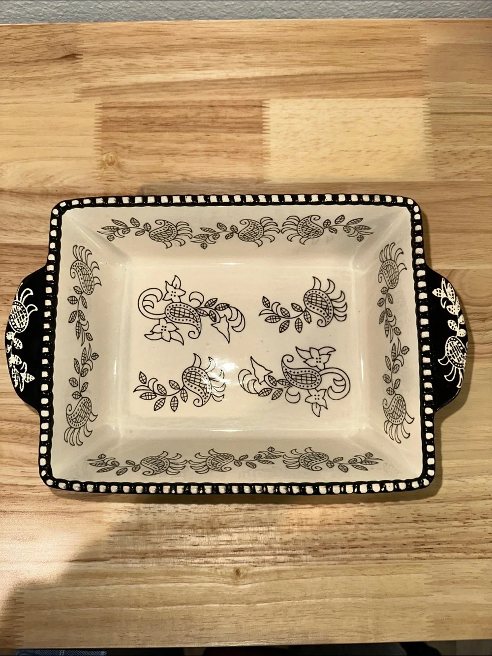 Baum Paisley/Botanical/Floral Black and White Casserole Pan